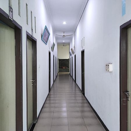 Reddoorz Syariah Near Universitas Batanghari Джамби Екстериор снимка