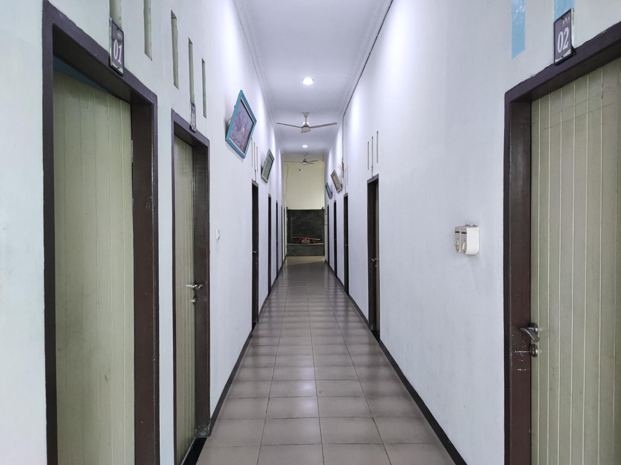 Reddoorz Syariah Near Universitas Batanghari Джамби Екстериор снимка