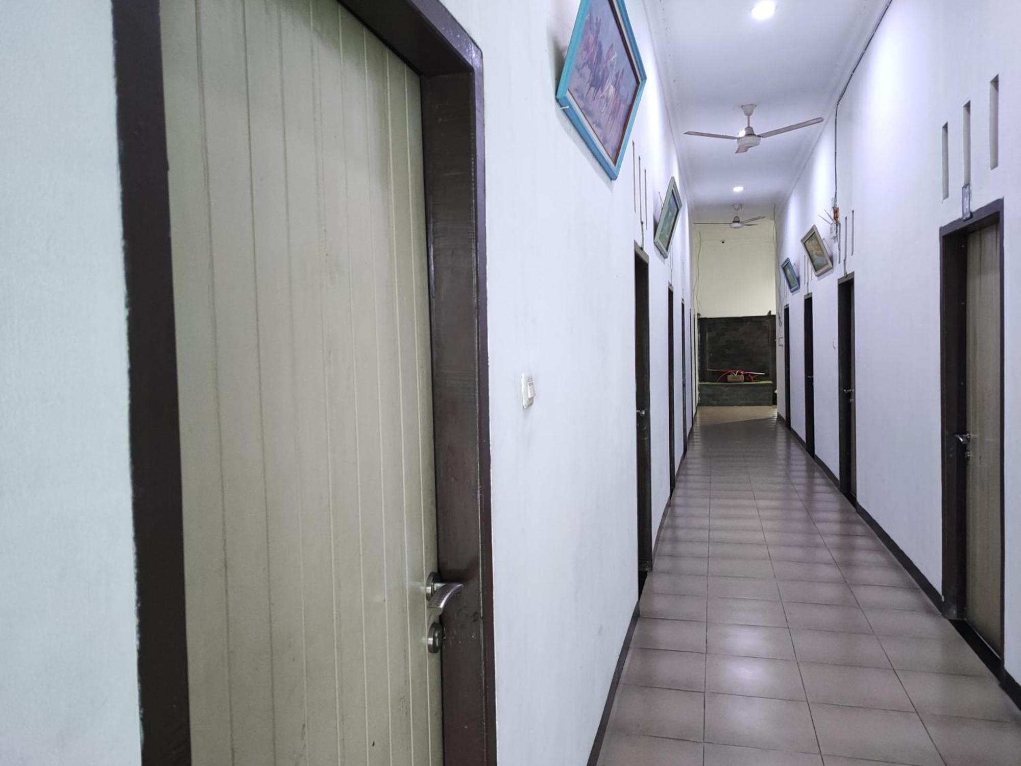 Reddoorz Syariah Near Universitas Batanghari Джамби Екстериор снимка