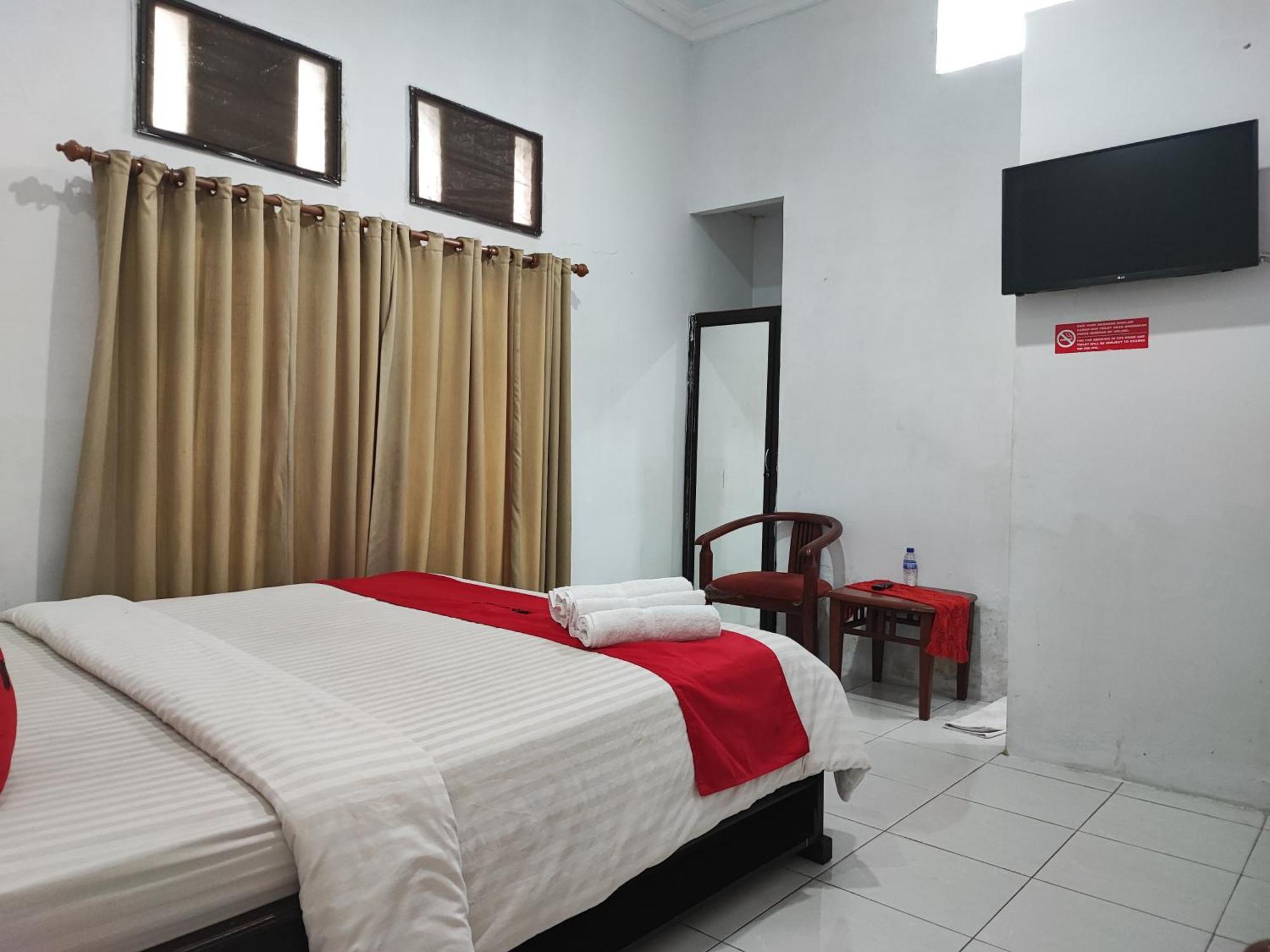 Reddoorz Syariah Near Universitas Batanghari Джамби Екстериор снимка