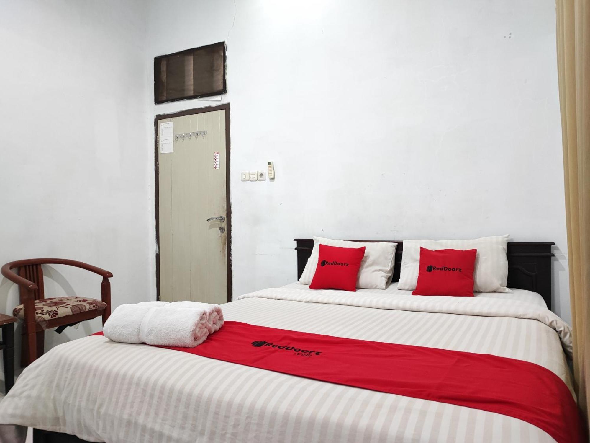 Reddoorz Syariah Near Universitas Batanghari Джамби Екстериор снимка