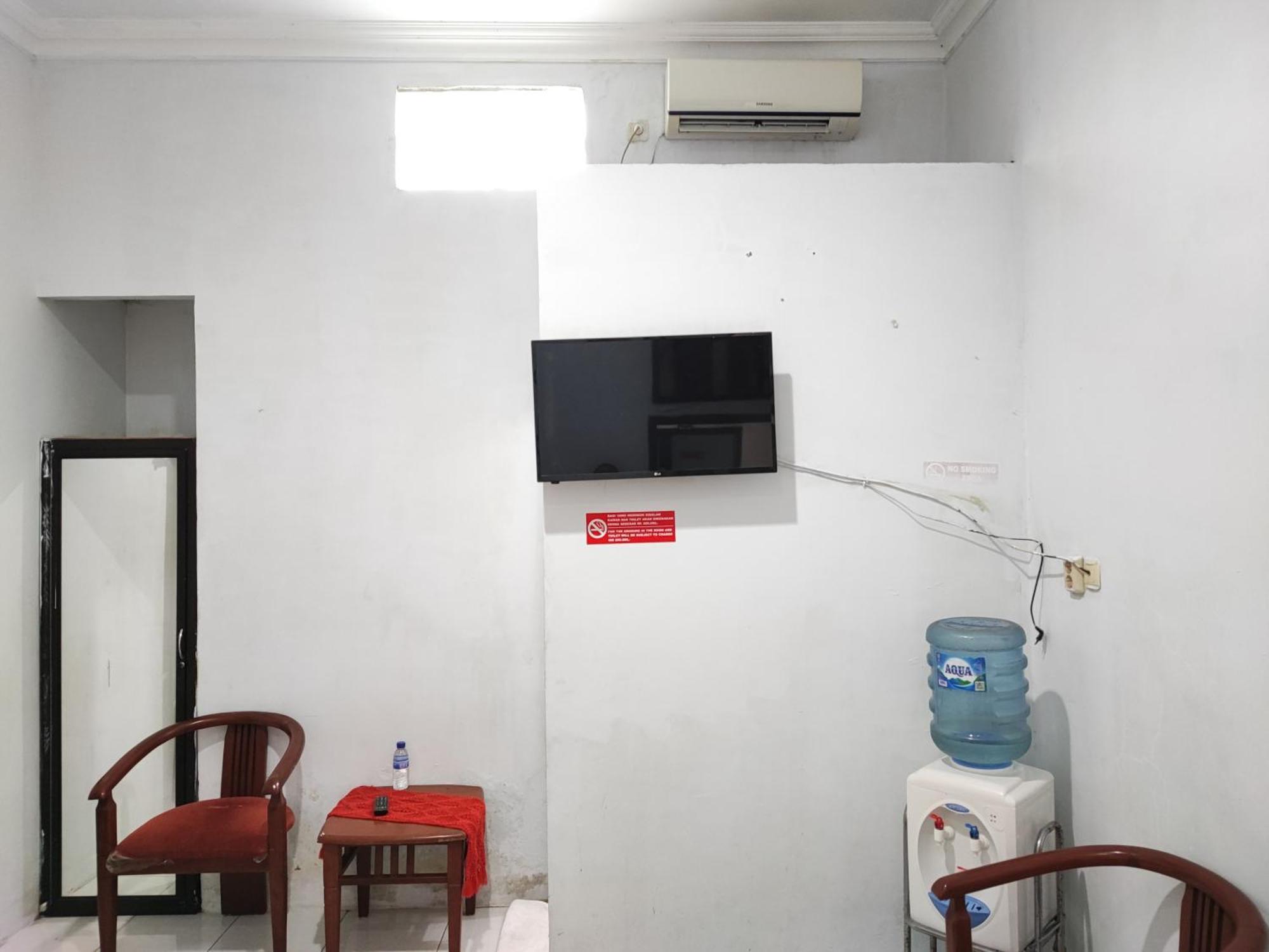 Reddoorz Syariah Near Universitas Batanghari Джамби Екстериор снимка