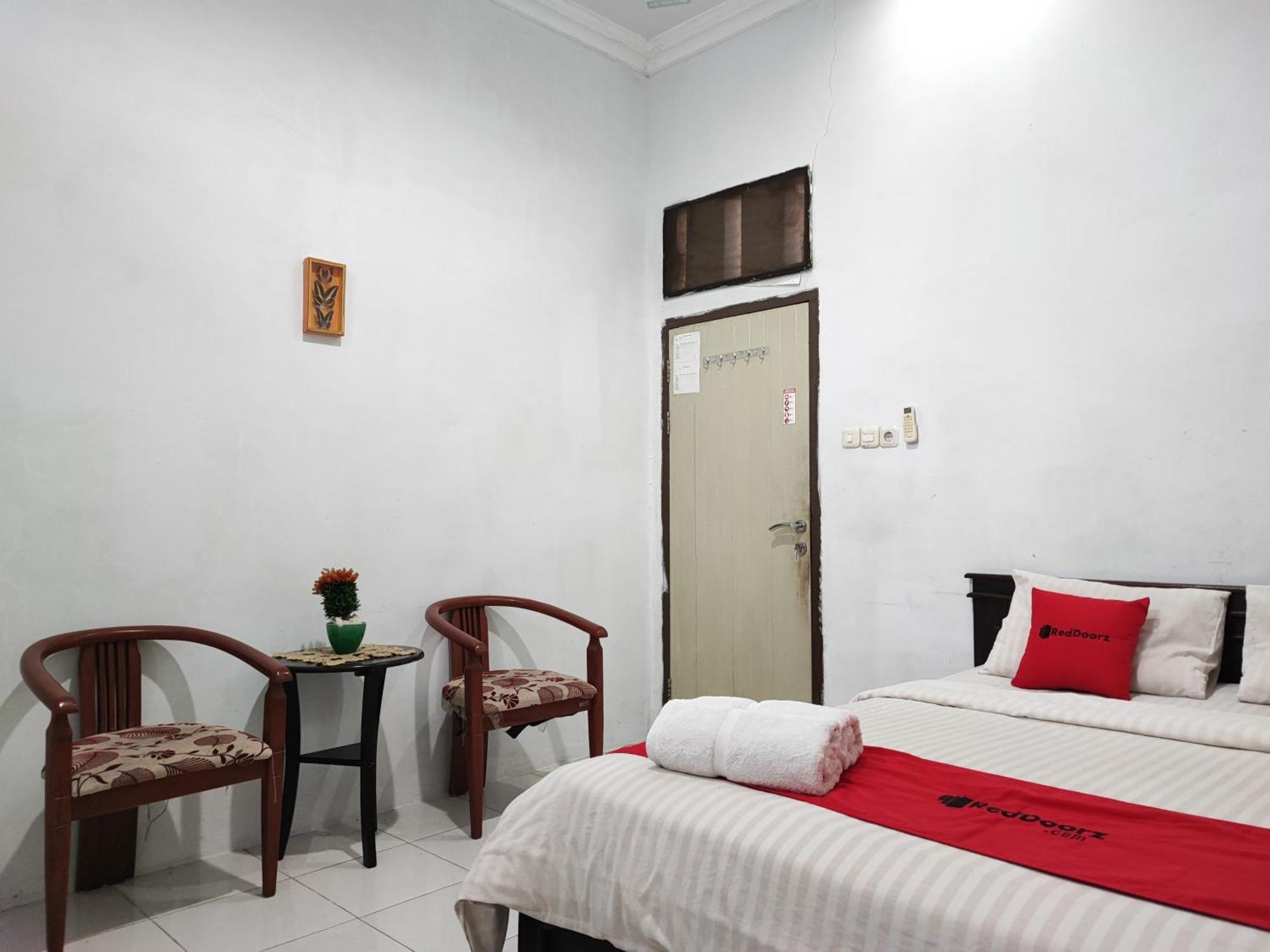 Reddoorz Syariah Near Universitas Batanghari Джамби Екстериор снимка