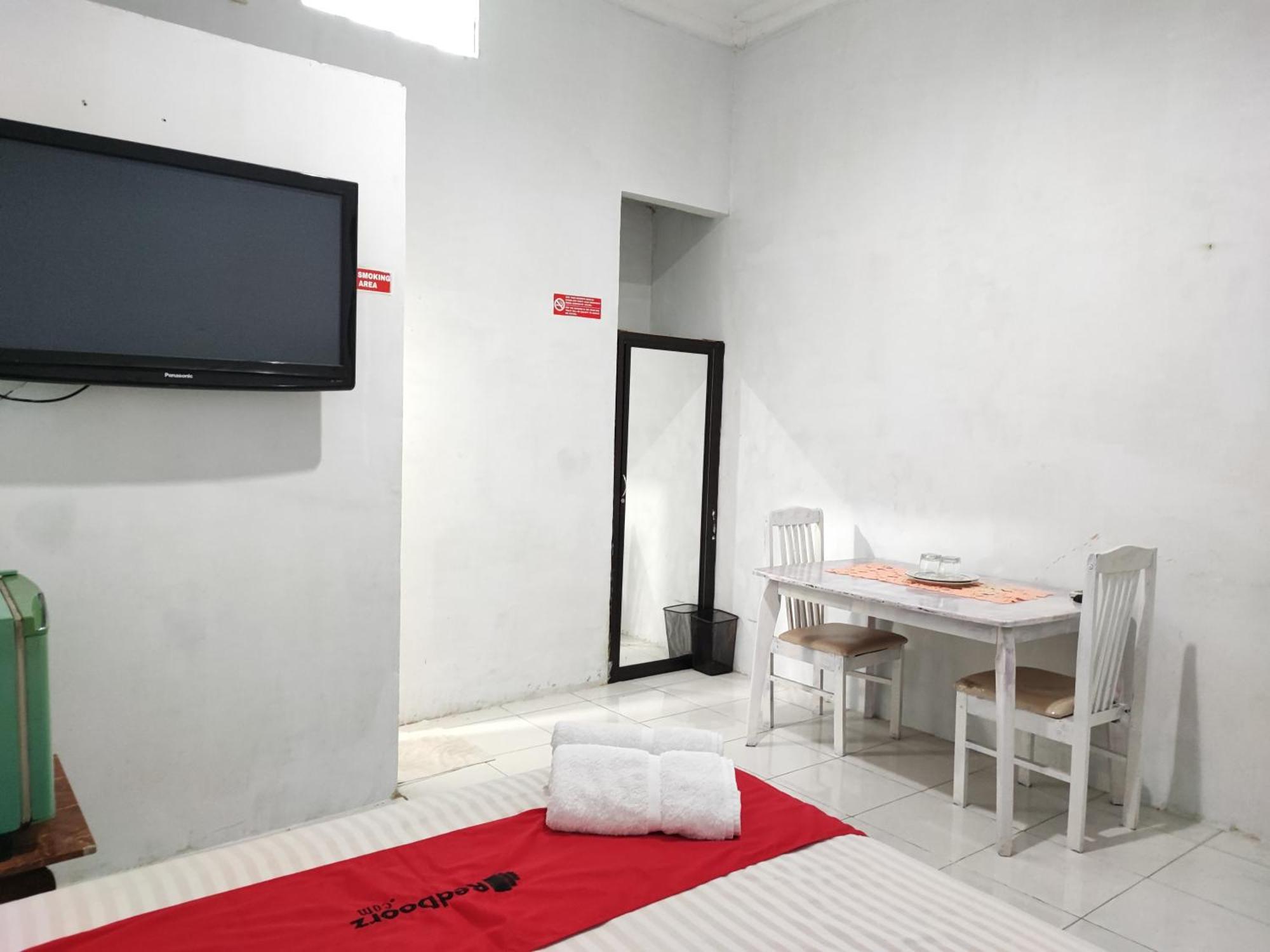 Reddoorz Syariah Near Universitas Batanghari Джамби Екстериор снимка