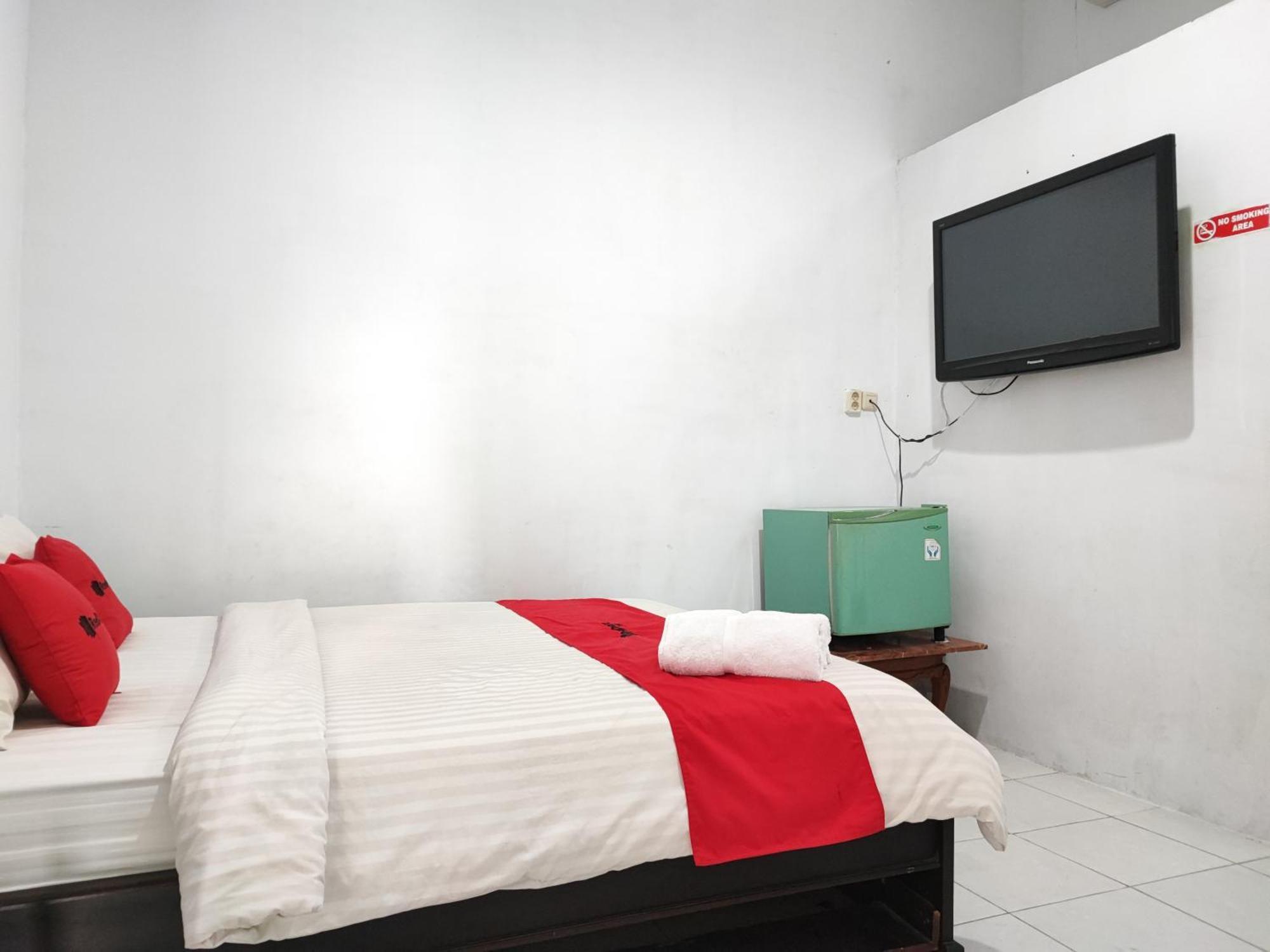 Reddoorz Syariah Near Universitas Batanghari Джамби Екстериор снимка