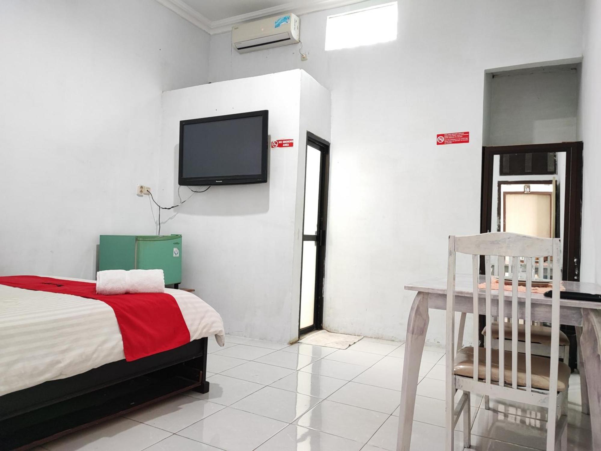 Reddoorz Syariah Near Universitas Batanghari Джамби Екстериор снимка